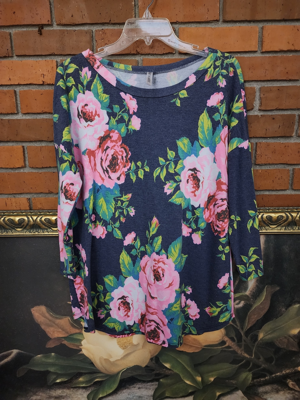 Dear Scarlett Floral Scoop-Neck Long Sleeve Top with Pink Roses Large